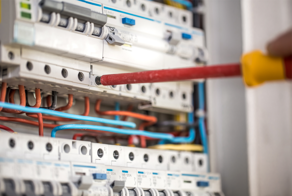 ELEE0109 Montaje y Mantenimiento de Instalaciones Eléctricas de Baja Tensión RD 683/2011