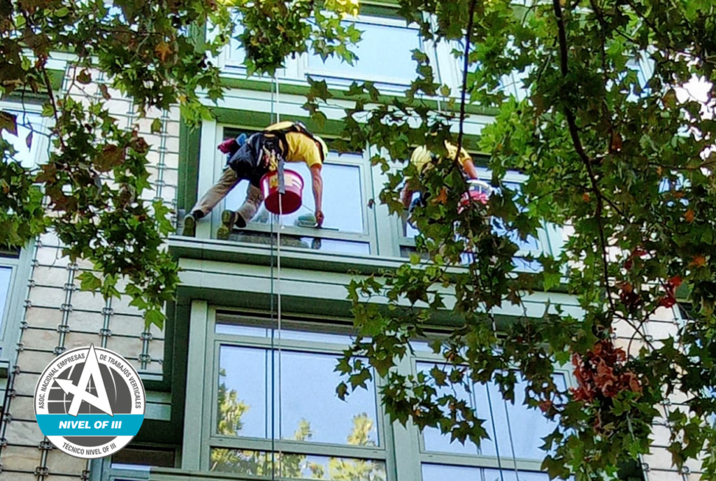 Trabajos Verticales - Curso OF. III RECICLAJE ANETVA